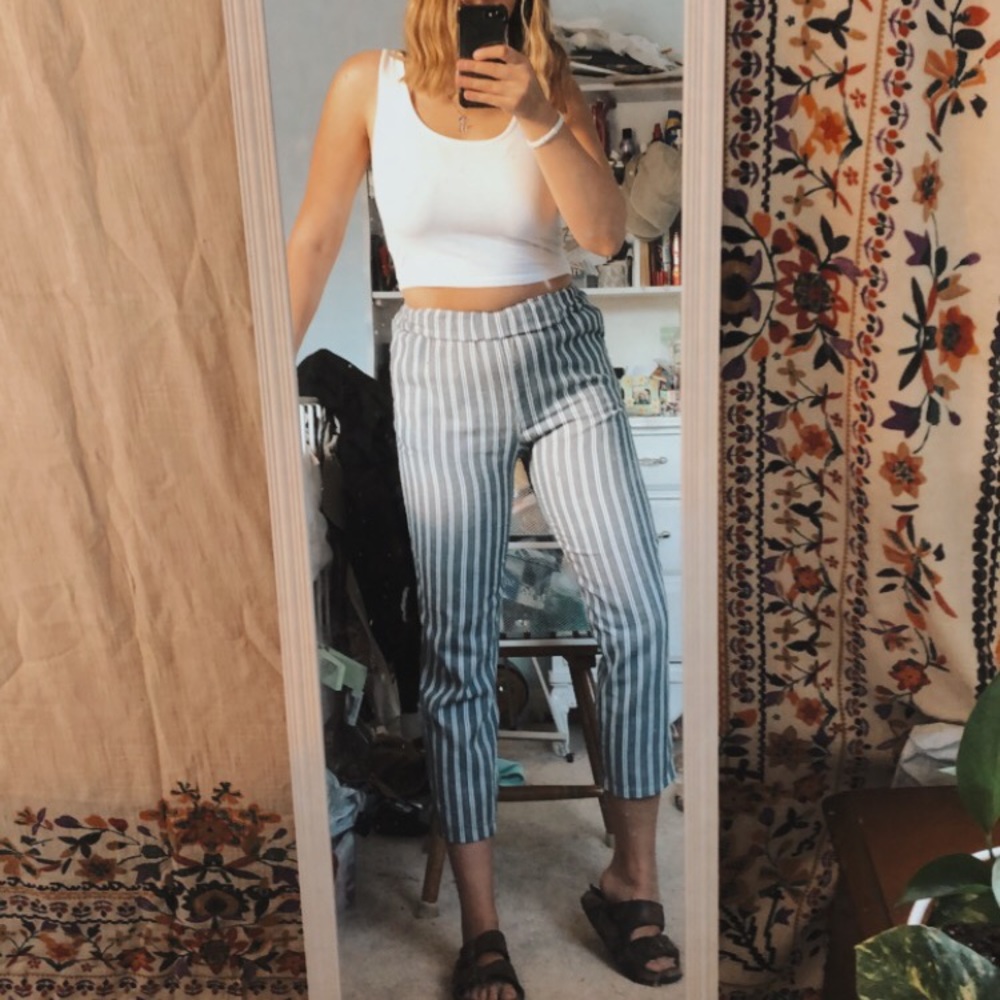 Basic white crop top tank!